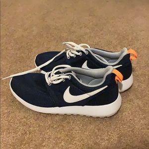 Blue nike Roshes